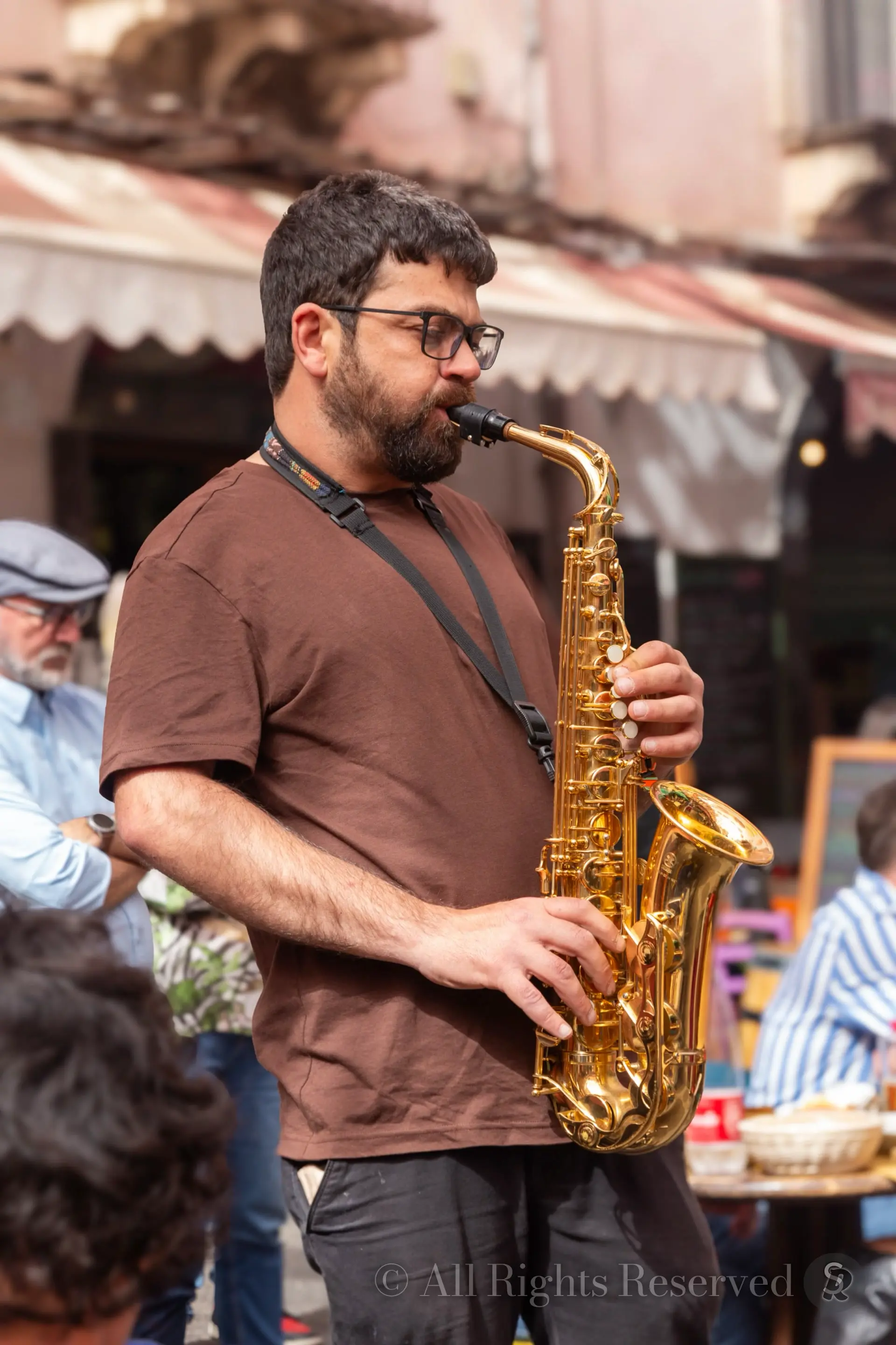 Sicilia, Piazza dell'Indirizzo Catania. Musicisti intrattengono i clienti dei locali