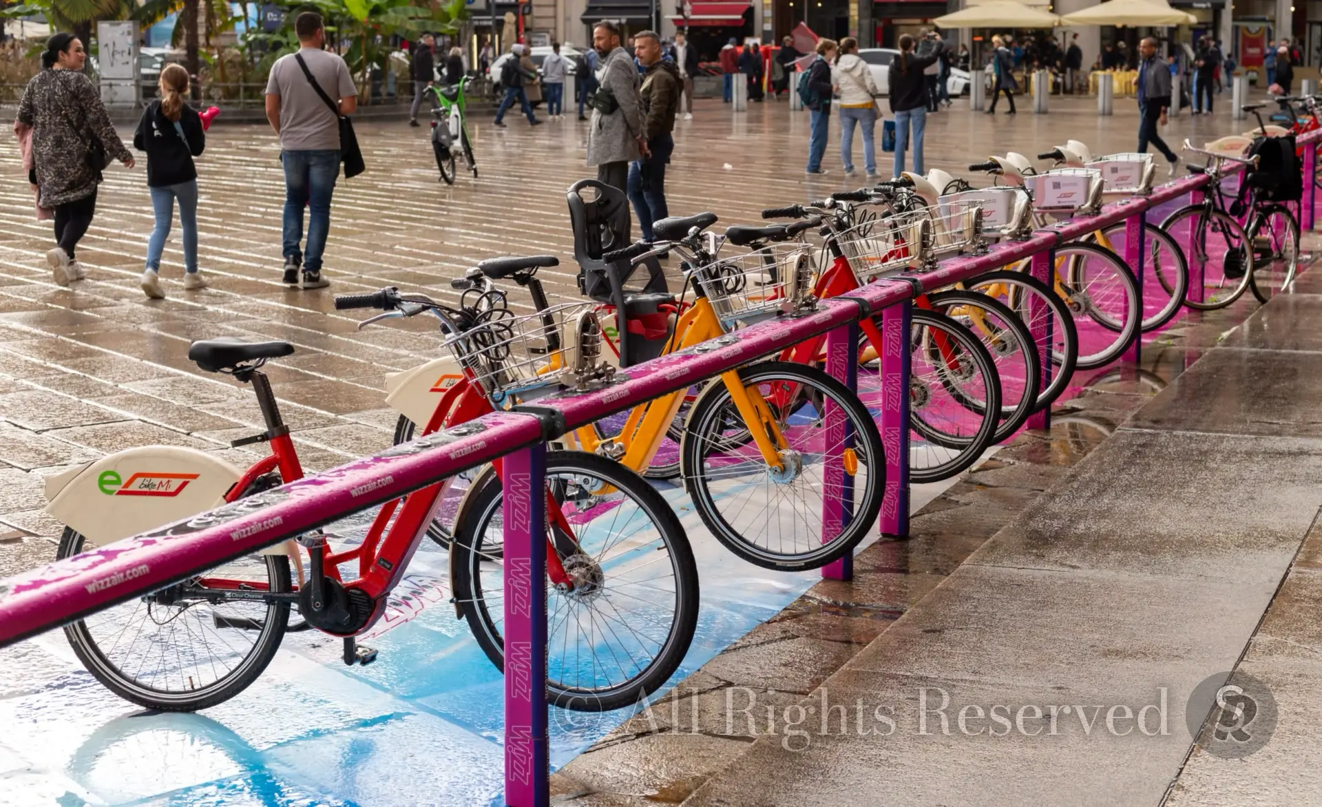 Milan, Italy. Biciclette a Piazza del Duomo