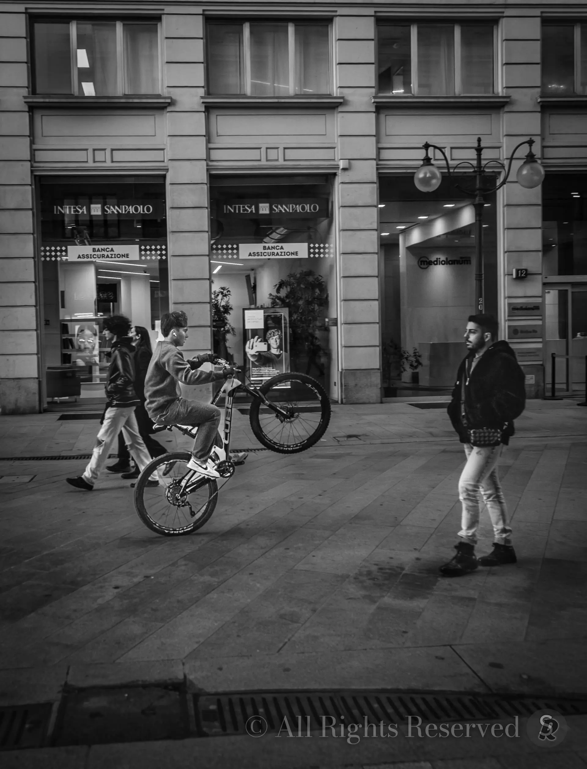 Milan Italy. Evoluzioni in bicicletta